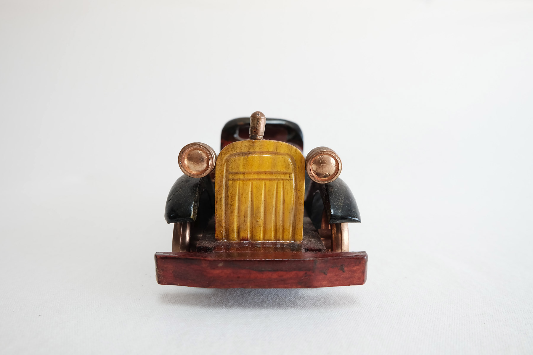 車の木製おもちゃ（オープンカータイプ） | ココロバエ