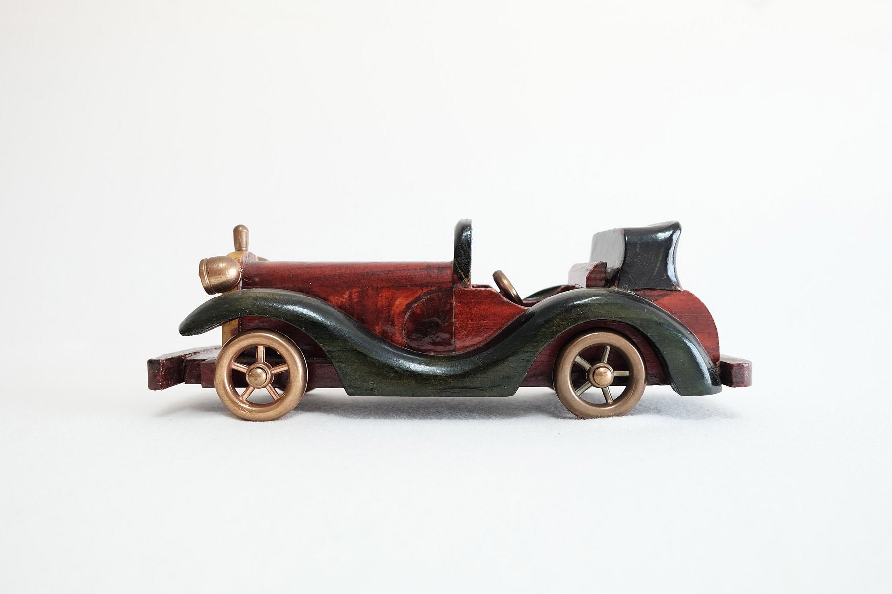 車の木製おもちゃ（オープンカータイプ） | ココロバエ 〜Cocorobae