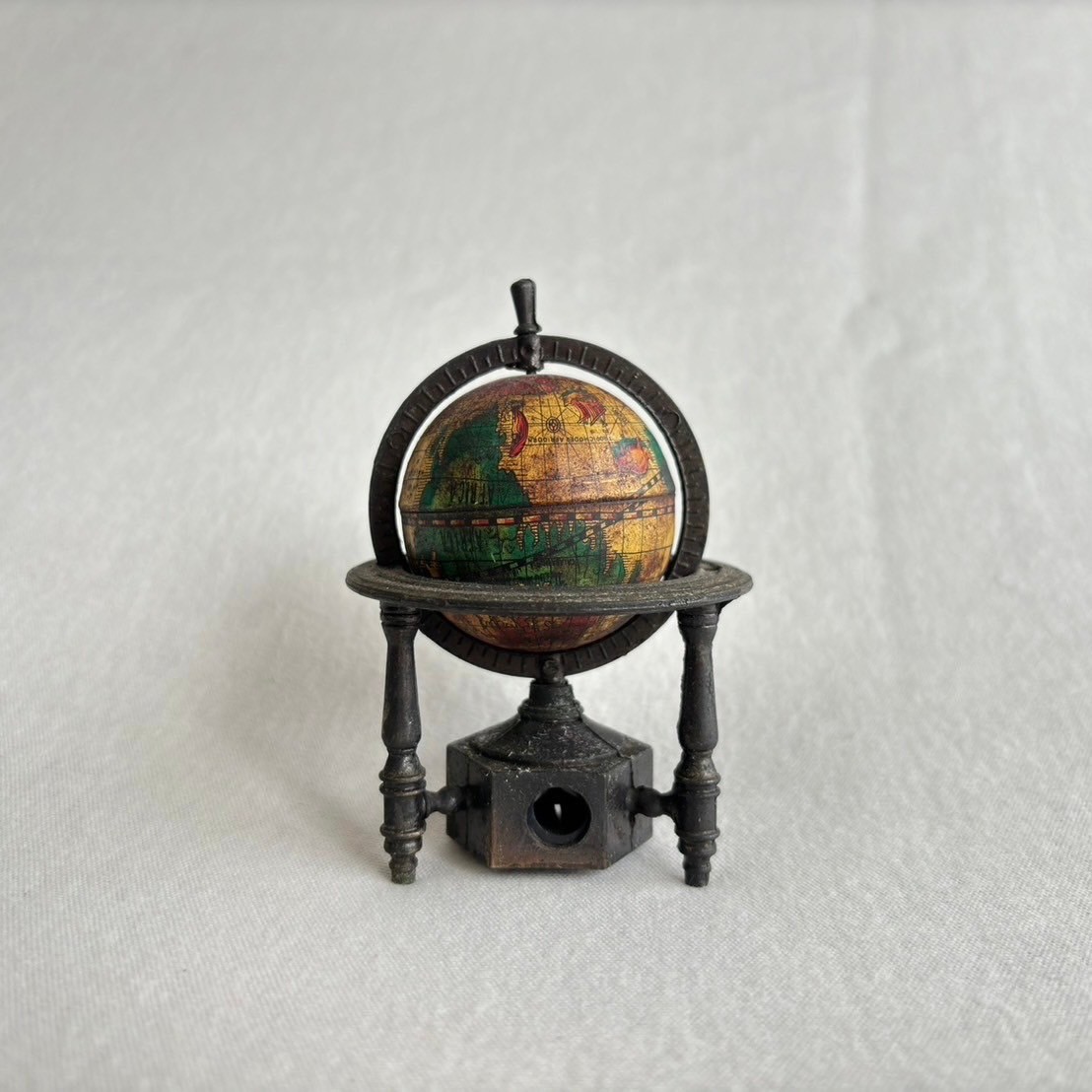 地球儀　置物　インテリア　鉛筆削　アンティーク調 地球儀の鉛筆削り | ココロバエ 〜Cocorobae〜 アンティーク雑貨・骨董